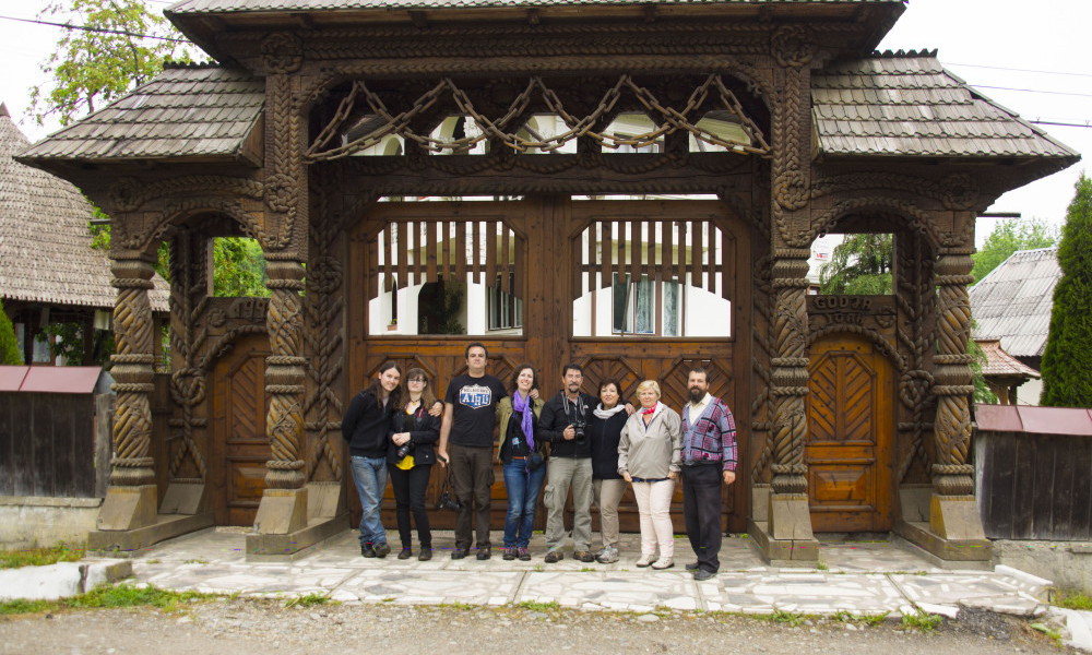 portes sculptées dans les maramures, roumanie, voyages et excursions en roumanie