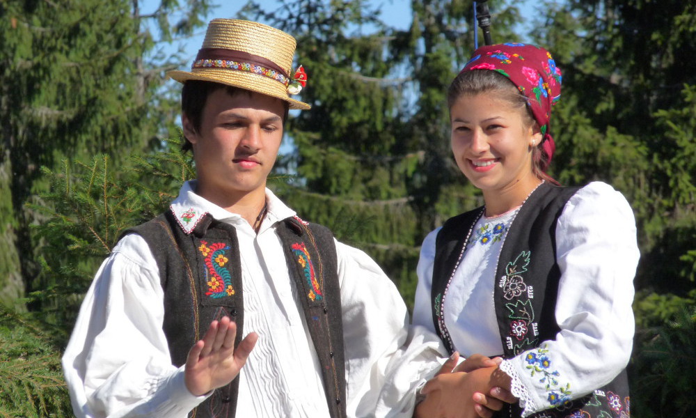 costume folklorique roumain, costume régional roumain