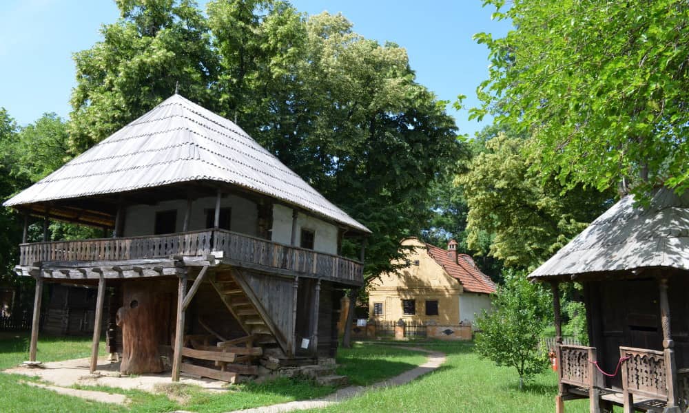 visite de la Roumanie: Le Musee du village Bucarest