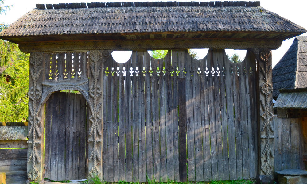 porte sculptee maramures, roumanie