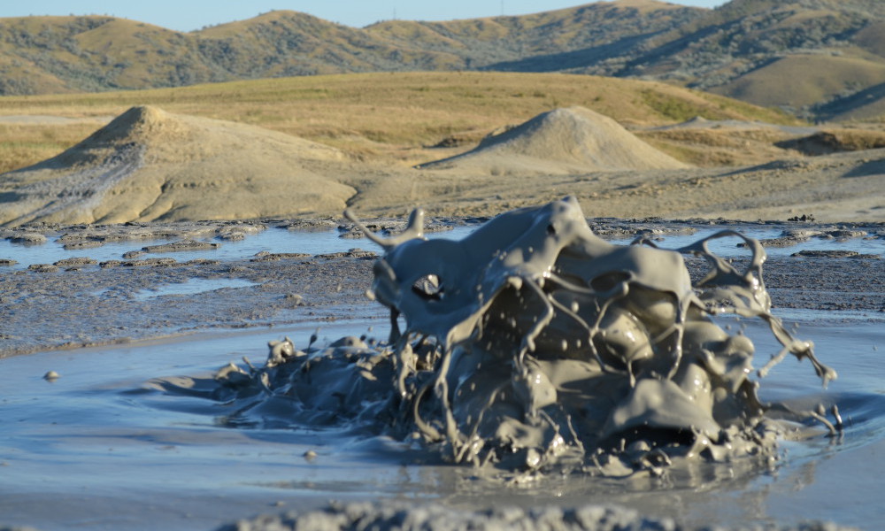 les volcans de boue roumanie